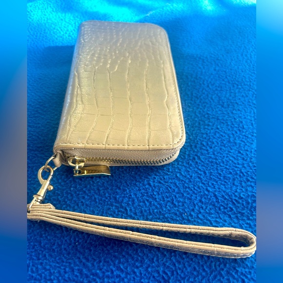 Gold Wristlet - Picture 1 of 4